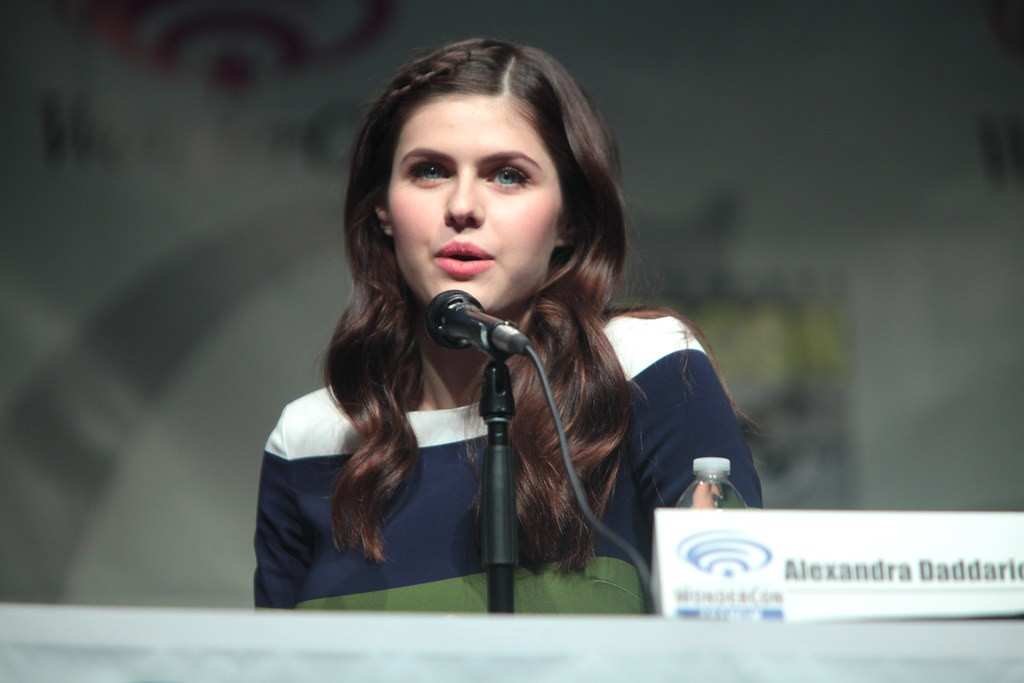 Alexandra Daddario 4