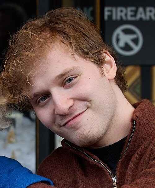 Fred Hechinger as Quinn Mossbacher