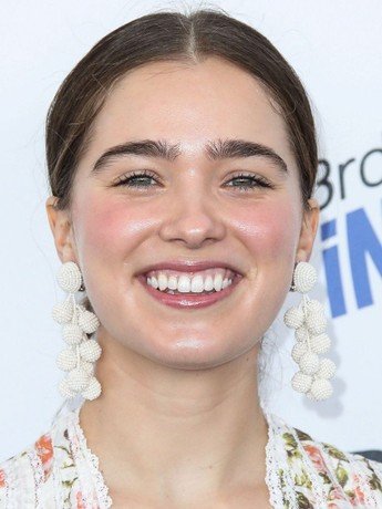 Haley Lu Richardson as Portia