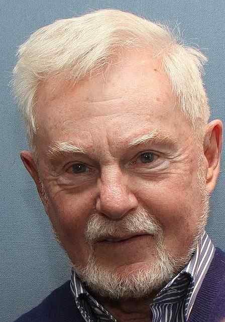 Derek Jacobi receiving honor