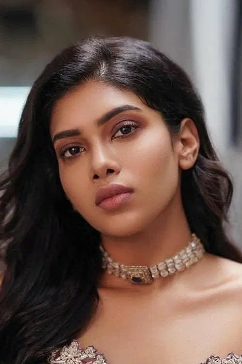 Dushara Vijayan as Saranya