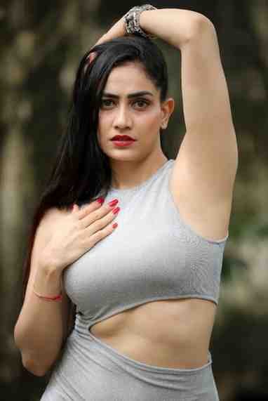 Komal Sharma Photo 1