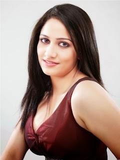 Komal Sharma Photo 4