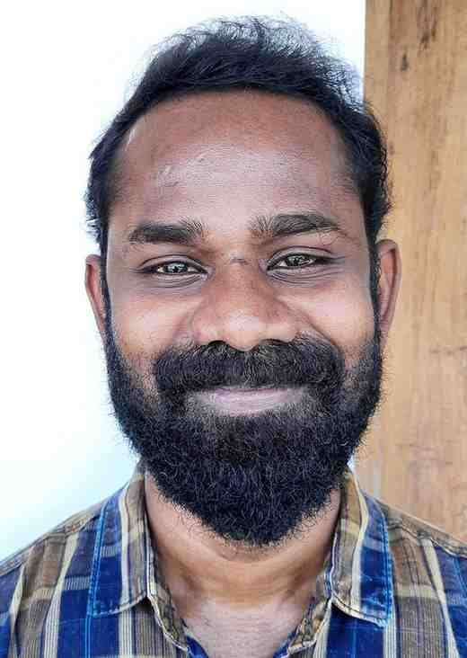 Ramesh Thilak as Peon Ashok