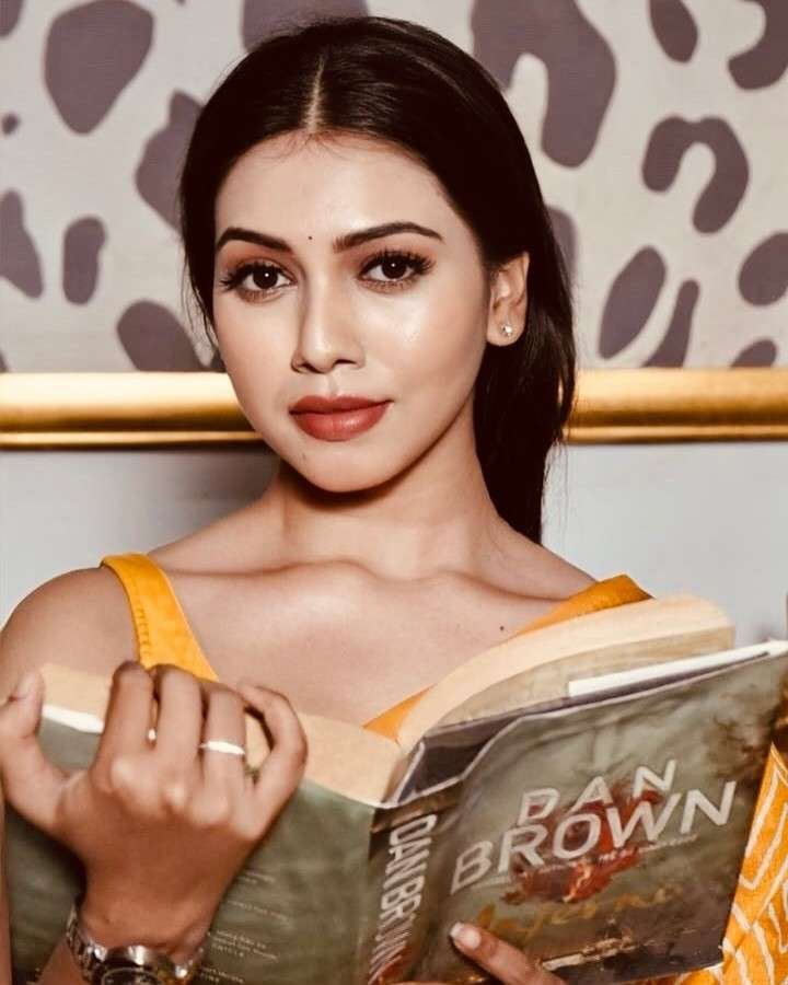 Simran Khan Ullu Actress